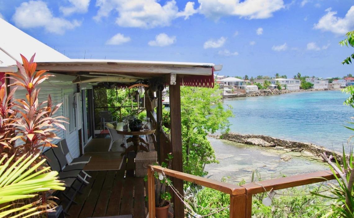 Caribbean cottage by the sea 