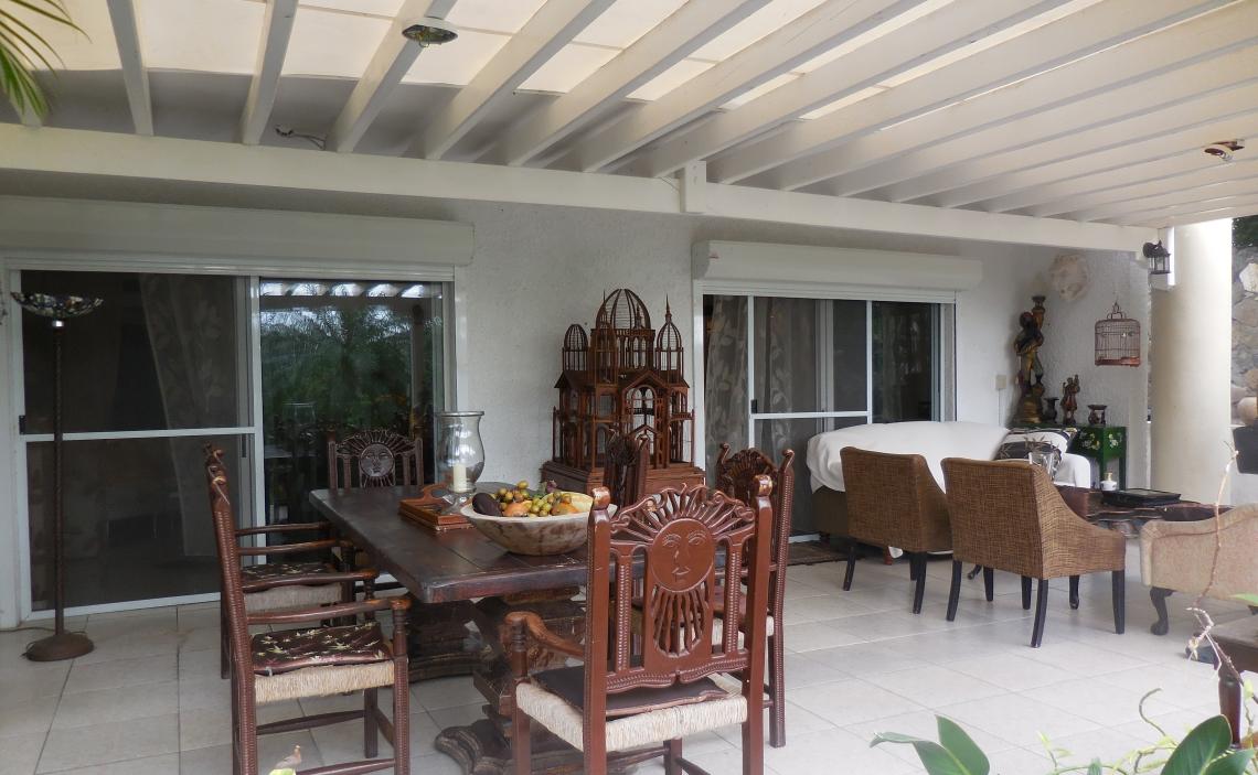 Outdoor dining area, Almond Grove SXM 