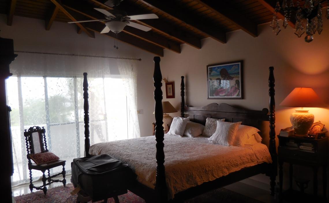 master bedroom Villa Daron Almond Grove