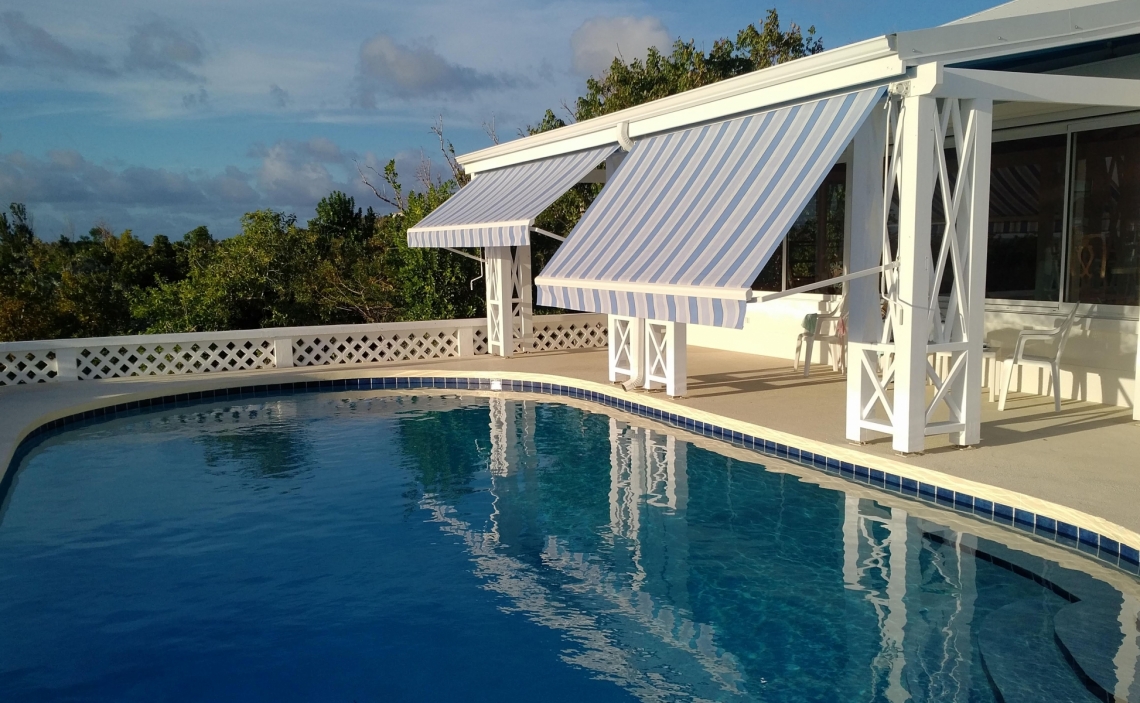 pool covered terrace 